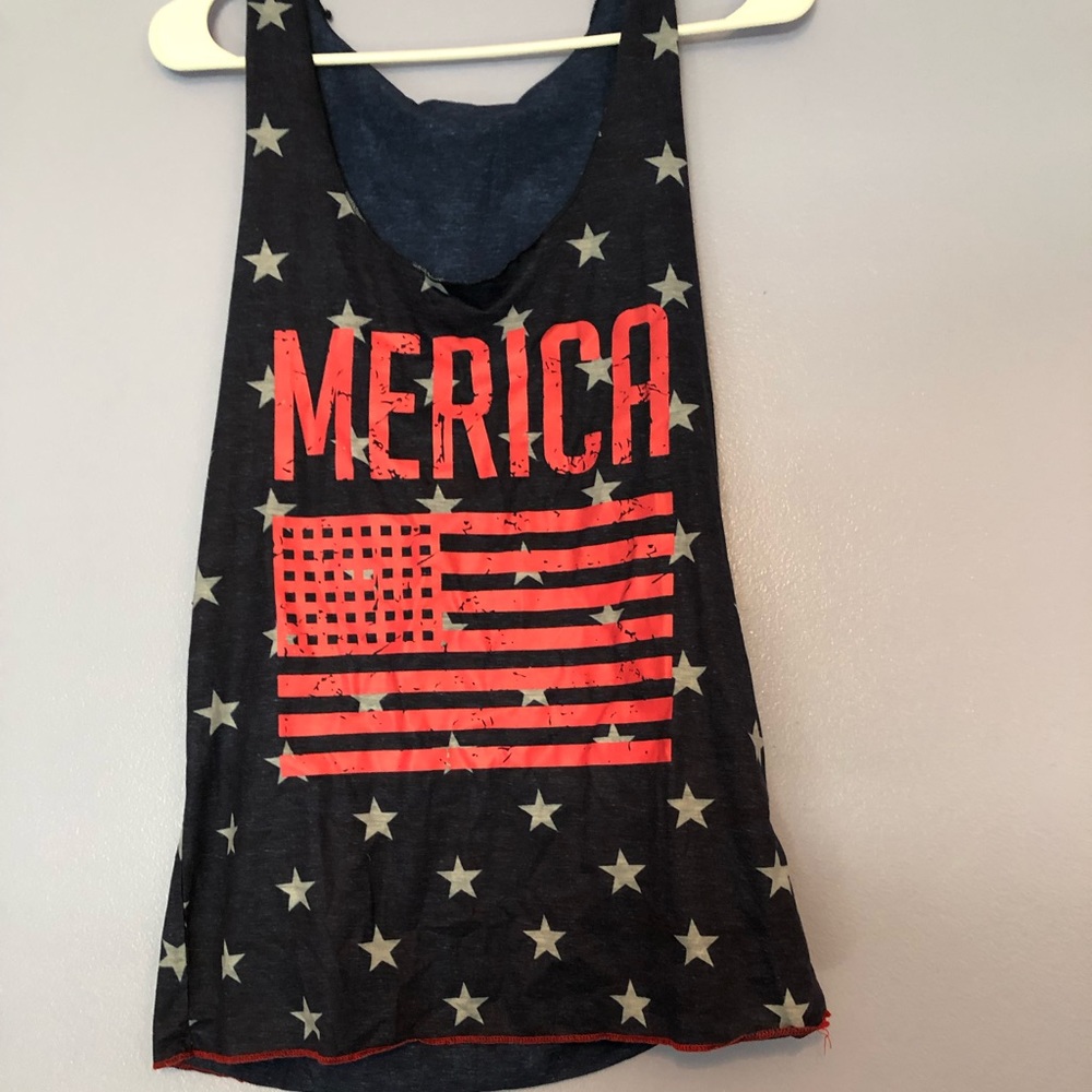 Cute razor back tank never worn